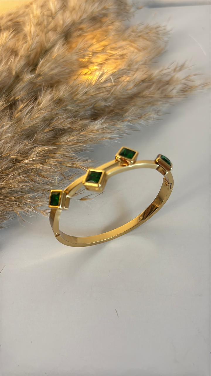 Emerald Square Luxe