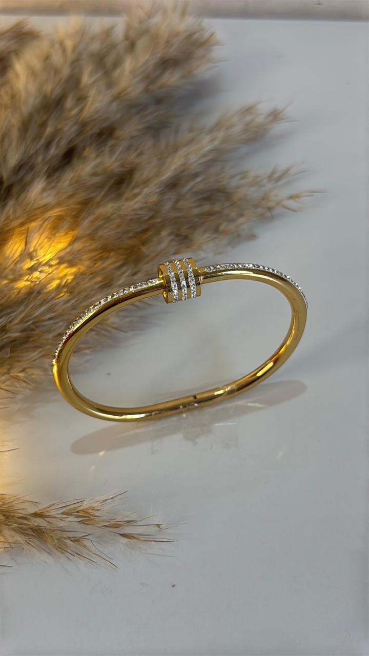 Emerald Edge Sleek Bangle