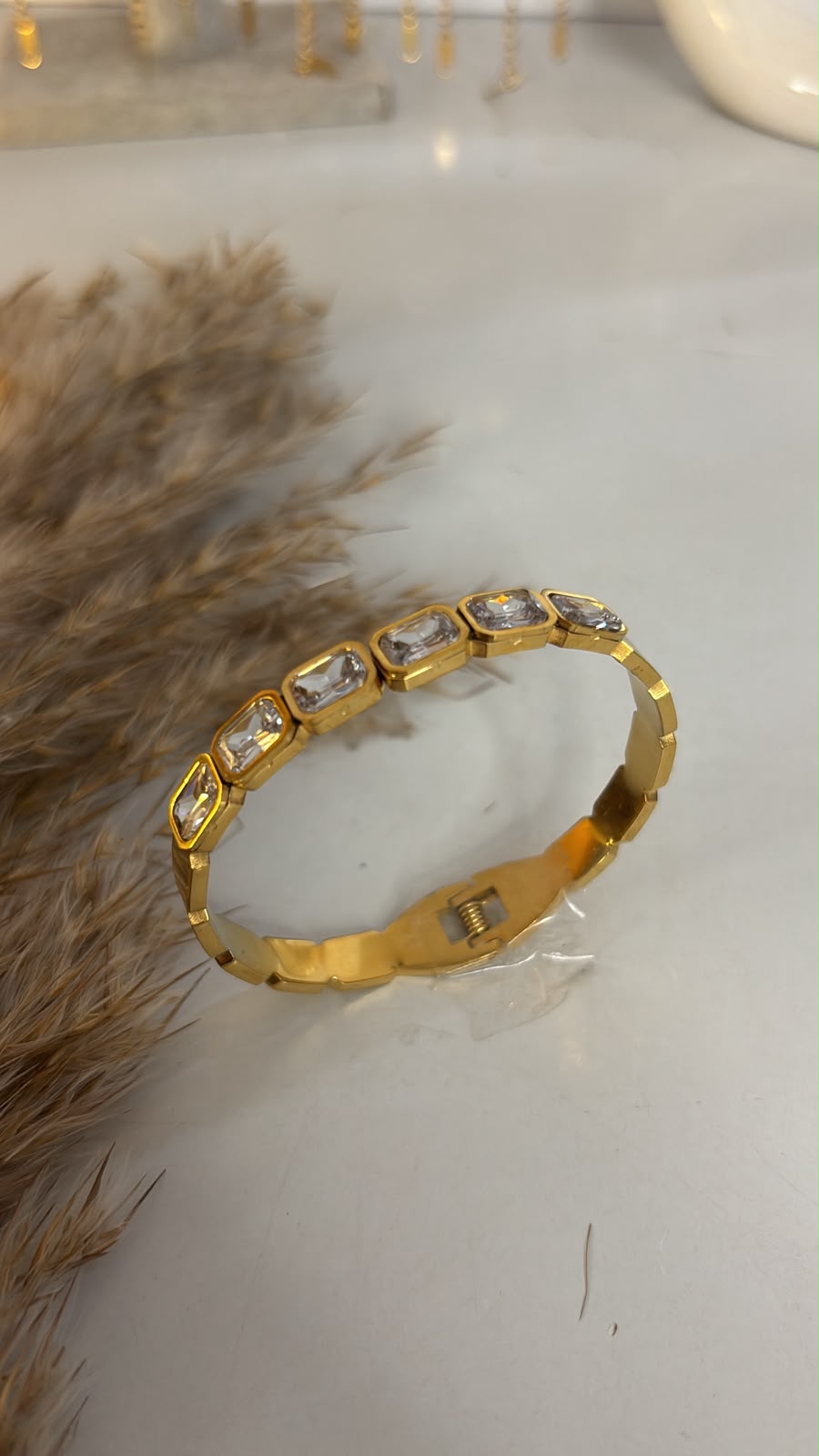 Minimal Crystal Cuff